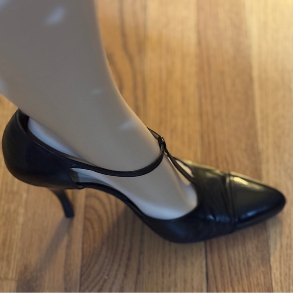 CHANEL T-strap Black Leather Heels with Pointed Toe and Glossy Finish - Picture 6 of 8